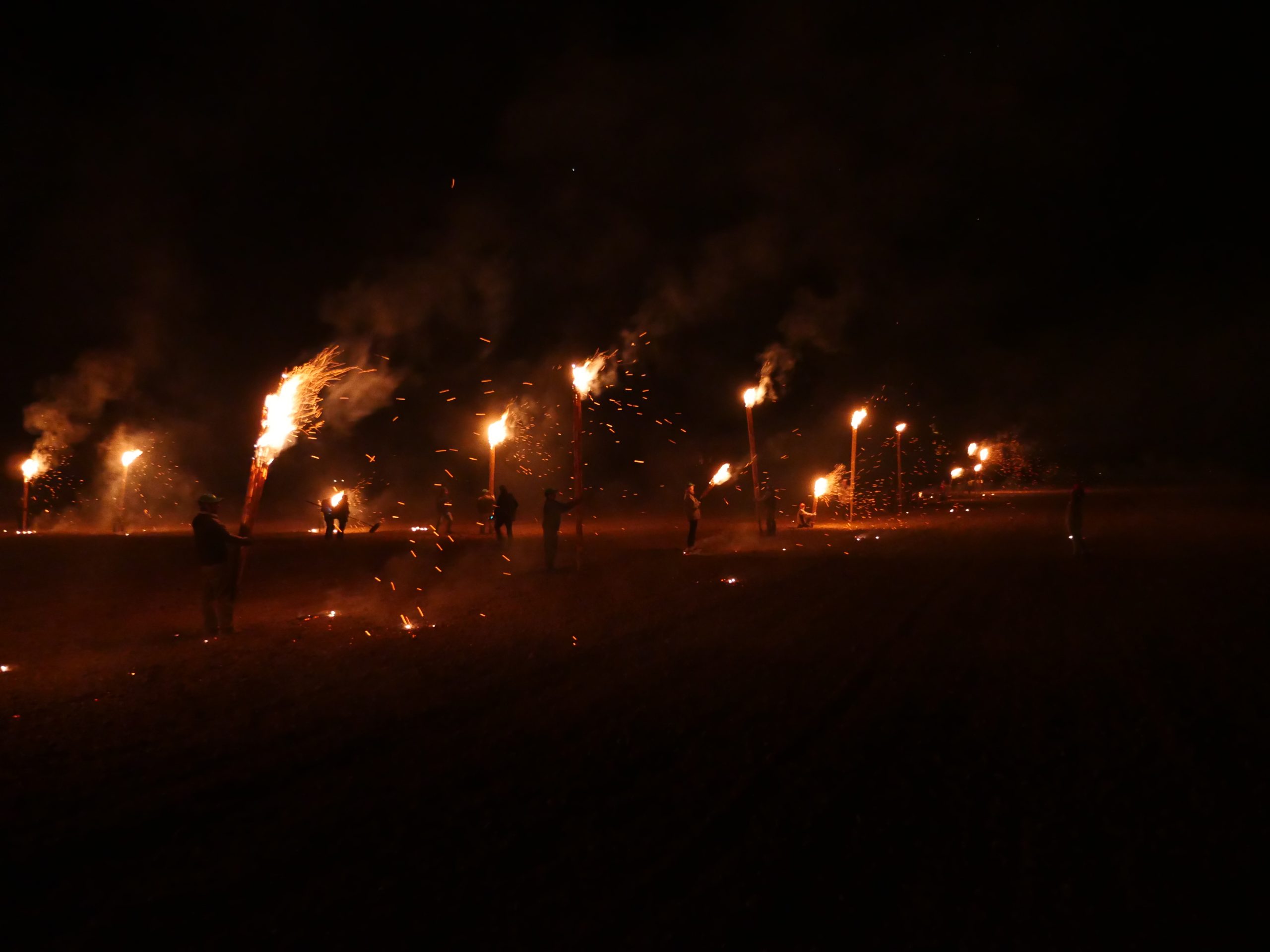 Fackelträger zu Ostern