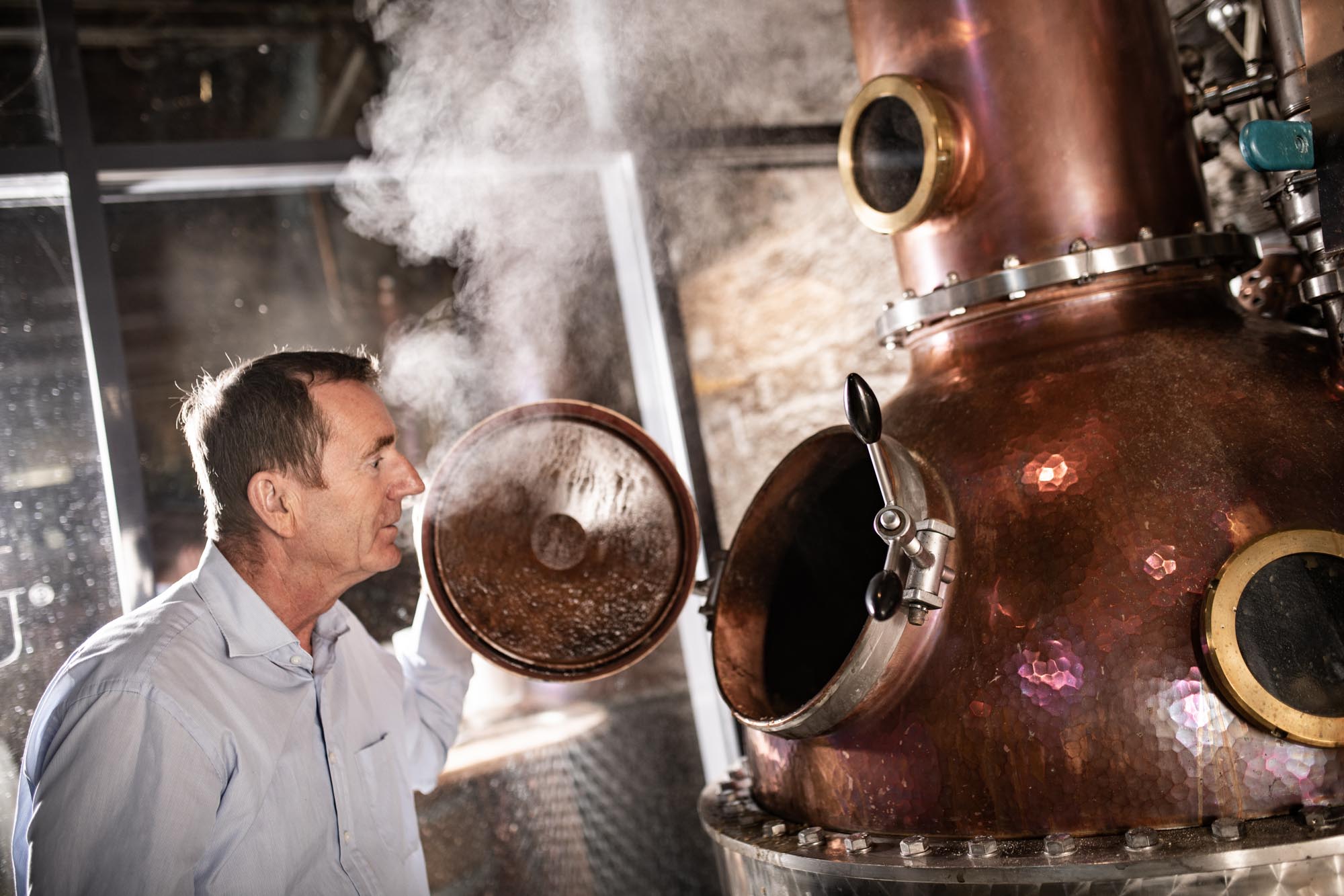 Distillation in der Pfau Brennerei