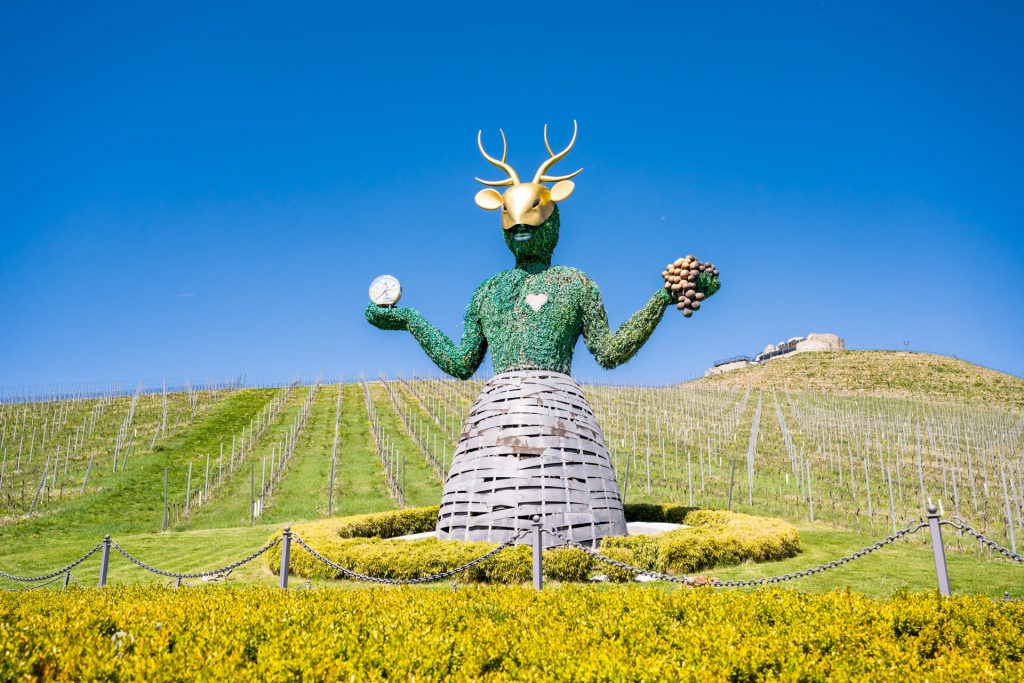 Die Göttin der Zeit am Fuße der Burg Taggenbrunn
