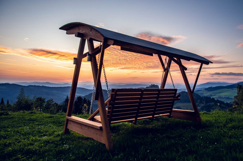 Schaukel am Biolandhaus Arche