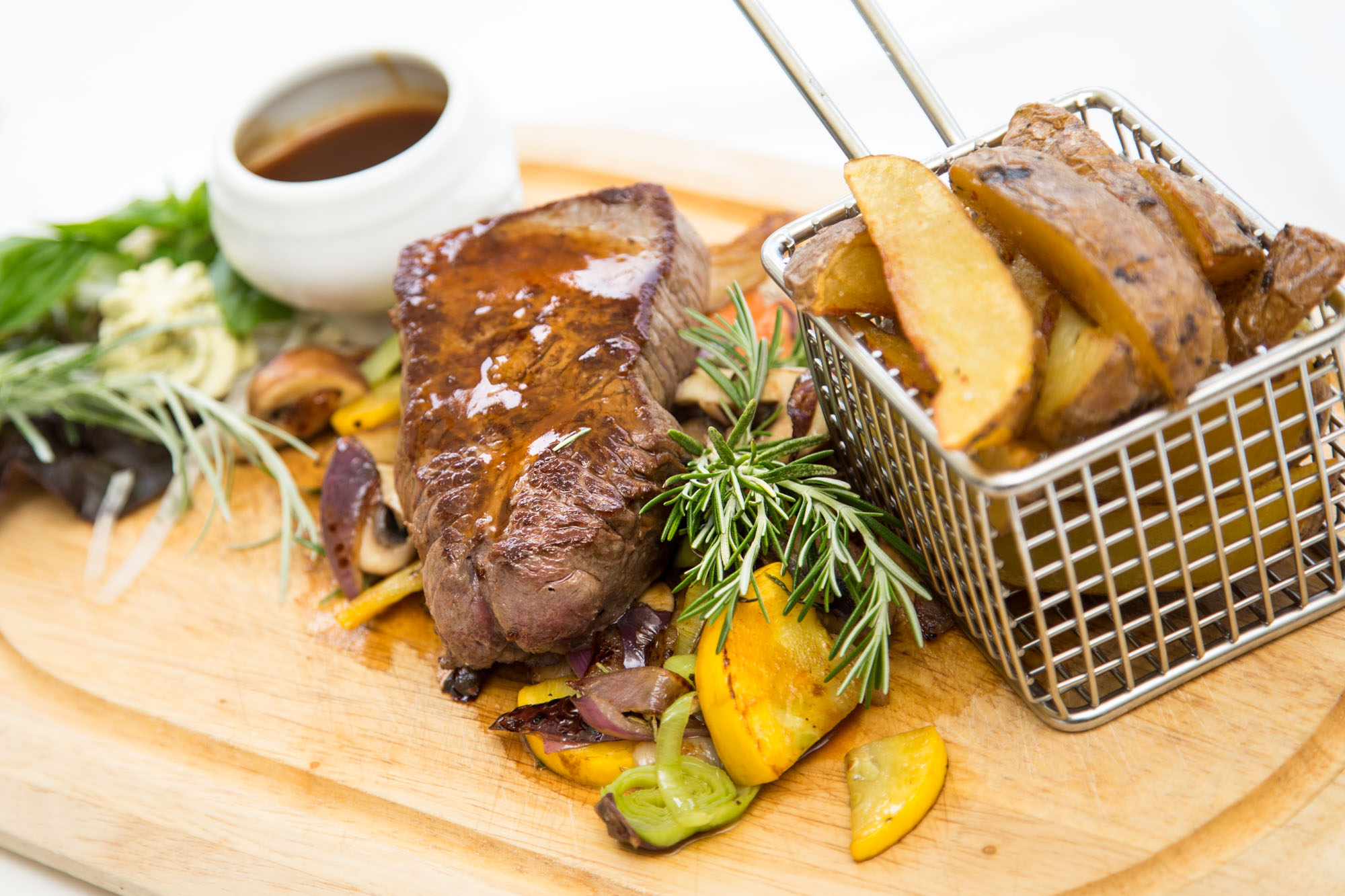 Maltschacher Seewirt - Steak mit Kartoffelspalten