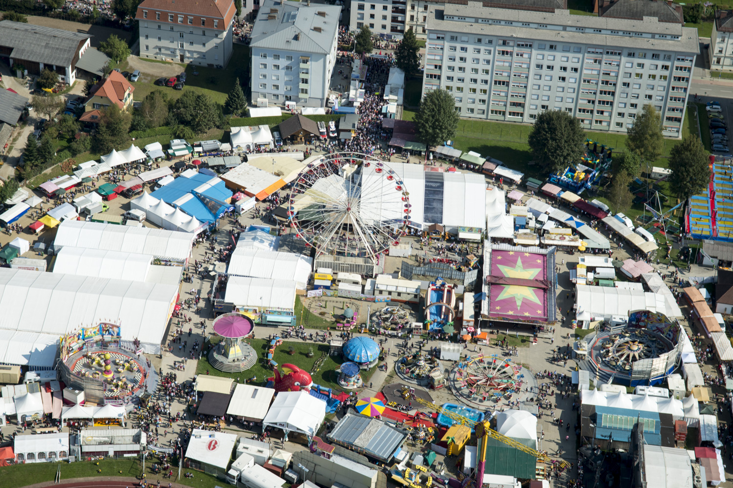 Luftaufnahme vom St. Veiter Wiesenmarkt