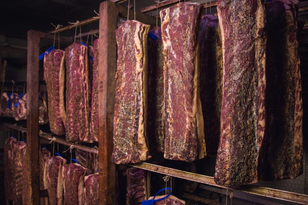 Reifen des Fleisches - Fleischerei und Gasthof Seiser