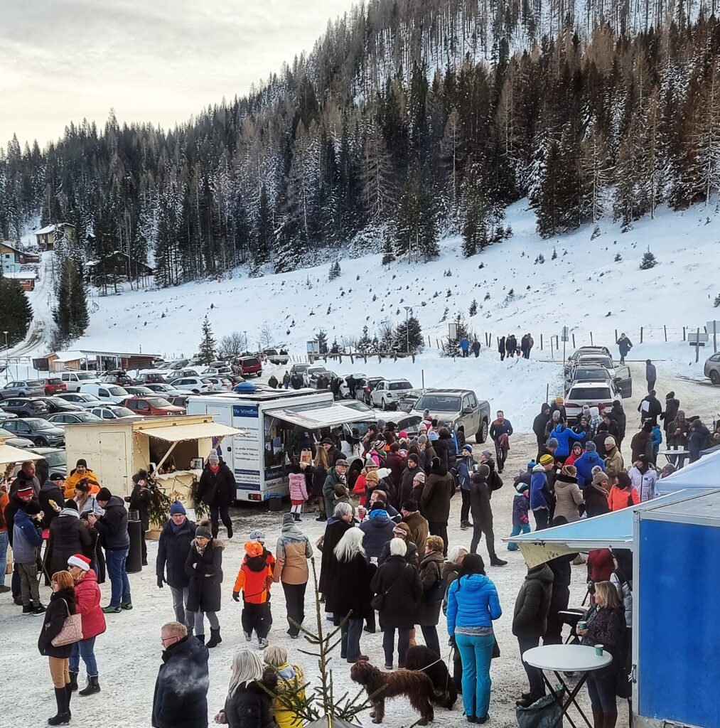 Christkindlmarkt auf der Flattnitz mit Schnee